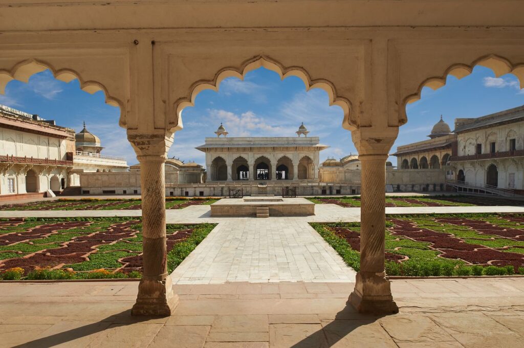 From Delhi: Taj Mahal and Agra Fort Tour by Luxury Car
