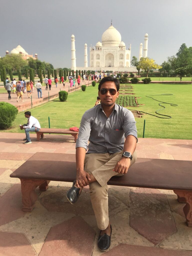 sabir spanish-speaking tour guide for Taj mahal
